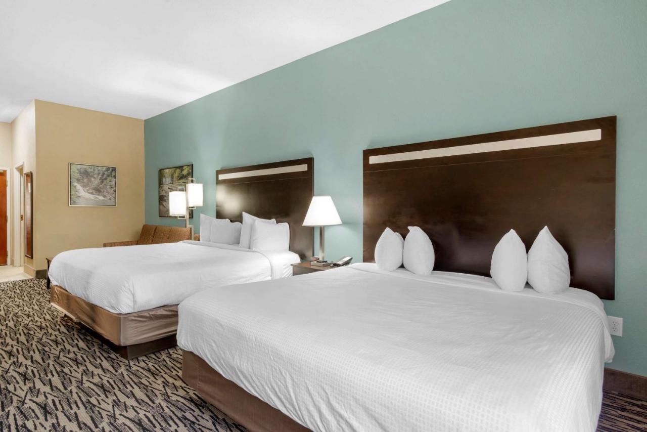 Western & Motel 3*